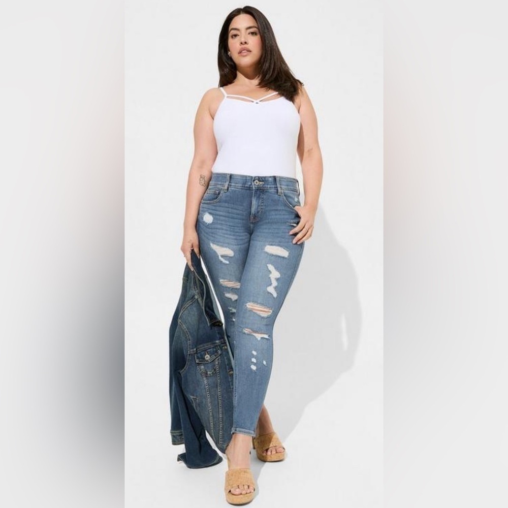 NWT Torrid Bombshell Skinny Jeans Size 28.